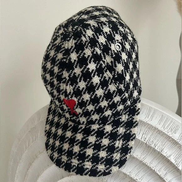 Ami Paris vichy hat, unisex, embroidery and wool OFFWHITE/BLACK White Wool Ami De Coeur Beanie | AMI PARIS main image 2